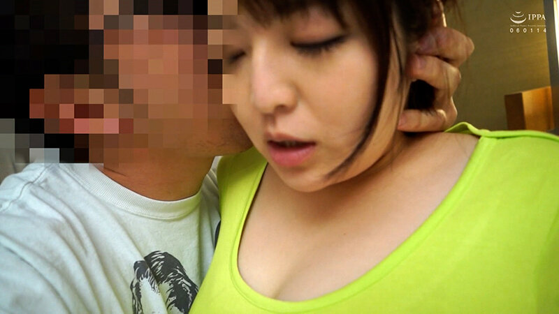 ＜素人＞ まだあどけなさが残る巨乳美少女の親には言えない裏アルバイト！...