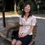 ＜素人＞ 男のカラダが恋しいとAV撮影に応募の奥様！初めてのAV撮影に戸惑いながらも快感を感じる初撮り熟女！ 『FANZA』