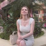 ＜素人＞ 半年前ロスでナンパした笑顔の素敵な超美巨乳学生が前回いいSEXを見せてくれたので頼み込んでの緊急中出しAV出演！ バニー（20歳） 『FANZA』