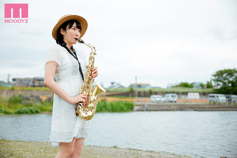 ＜素人＞ 新人19歳 半分、青い少女。大人になりたいショートカットAV...