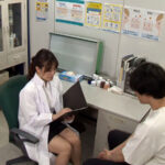 ＜素人＞ 美人の先生がいる皮膚科に行って腫れたチンコを診てもらう流れでヌイてもらいたい（11） 『FANZA』