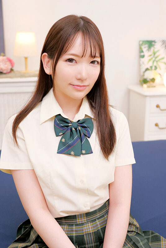 ＜素人＞ 素人女子校生限定！ パンティ素股でカチカチのAV男優ち○ぽが...