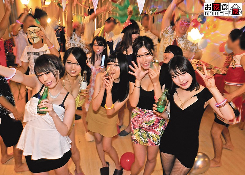 ＜素人＞ ボクの家がパーティ会場と化し、めちゃ可愛い女子たちとヤリまく...