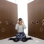 ＜素人＞ 一般男女モニタリングAV しごいてしゃぶってヌキまくり！！素人女子大生が無数に生えた壁ち○ぽの即ヌキに挑戦！フル勃起ち○ぽに囲まれ恥じらいながらもオマ○コが濡れてしまった女子大生はザーメンまみれでノンストップ射精SEX！総発射46発！ 『FANZA』