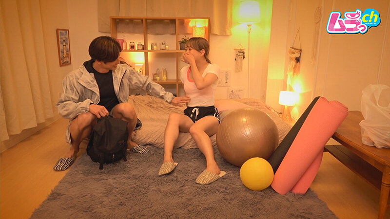 ＜素人＞ ニンゲン観察 ピタピタジムウェアに触発され、友人女子の身体だ...