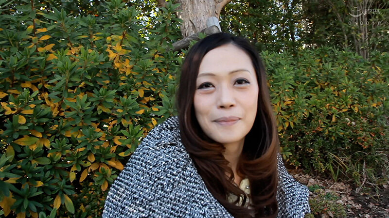 ＜素人＞ 男性とのエッチはご無沙汰の清楚系熟女さんがAV出演！若い男性...