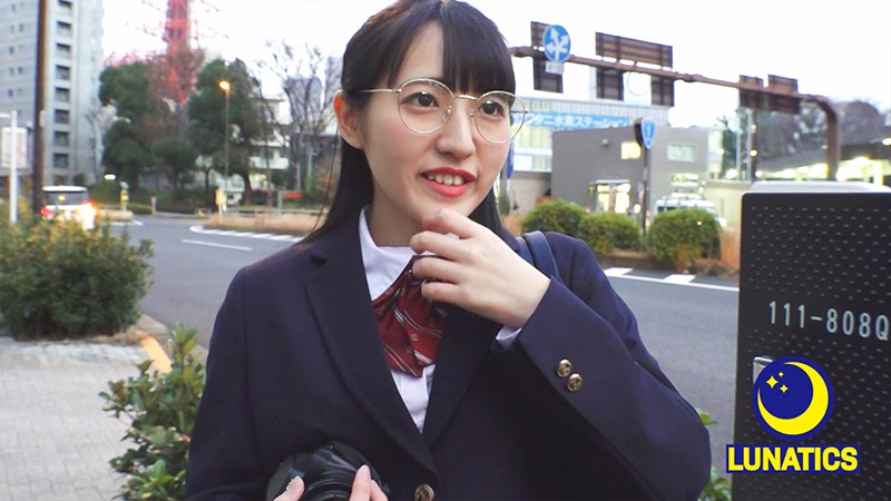 ＜素人＞ 名門女子校に通うデカ尻の文化部女子○生のパンチラに我慢できず...