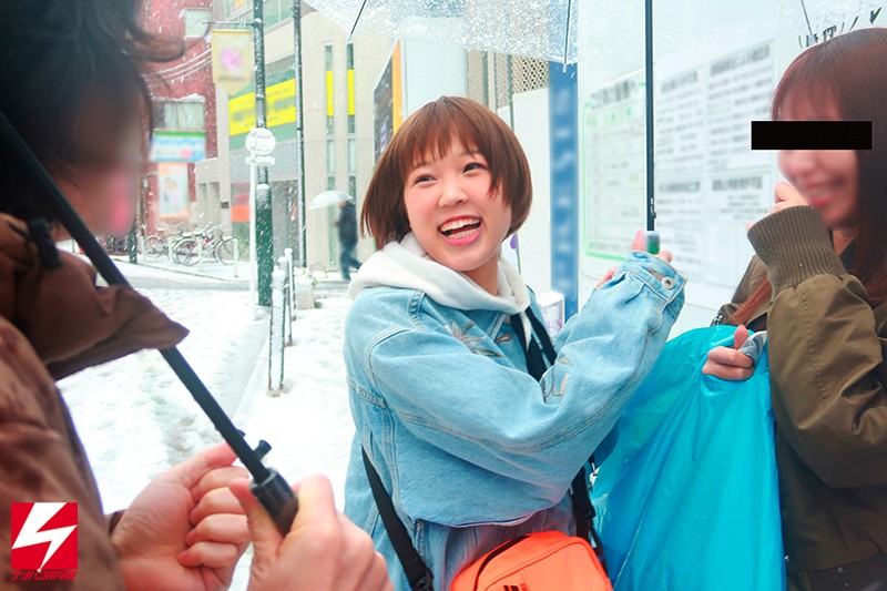 ＜素人＞ 脱いだら巨乳だった！ 宴会で盛り上げてくれそうな芸人志望りこ...