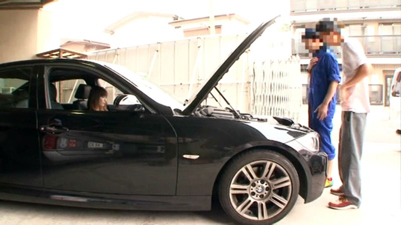 ＜素人＞ 目の前に止まった車の助手席にいる、すまし顔した女の胸があまり...