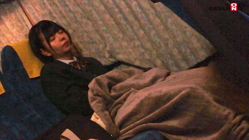 ＜素人＞ 【一般入試の会場へむかうショートヘア女子〇生】大学受験のため...