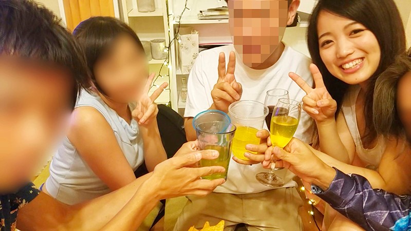 ＜素人＞ 先輩の自慢の色白デカ尻彼女に3日間ずっと生ハメしまくって何度...