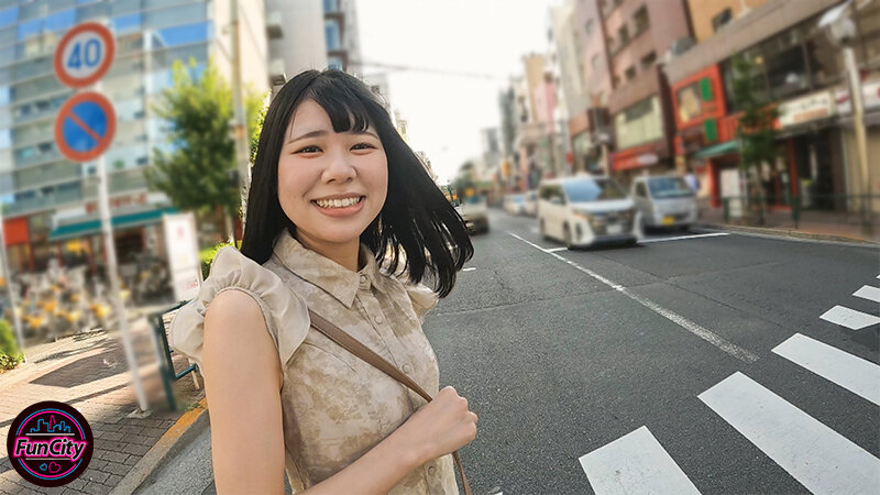 ＜素人＞ 恥ずかしい露出デートでアヘ潮ダダ漏れしちゃった敏感ロリっ娘 ...