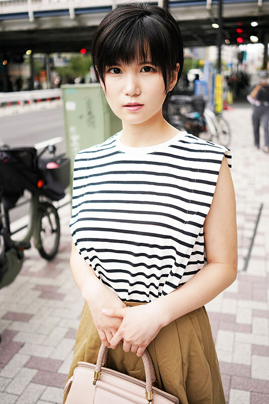 ＜素人＞ 地方の工場で働く田舎っぺ娘は脱いだら爆乳の潮吹きすぎて彼氏に...