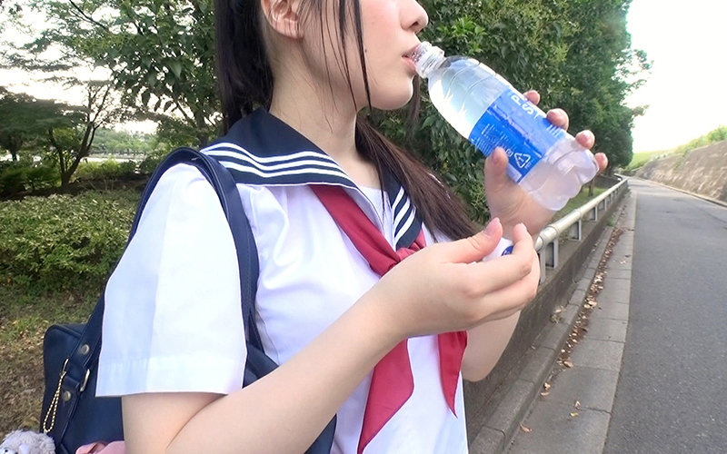 ＜素人＞ 素人セーラー服生中出し（改）コロ夏休み…中田氏のセーラー服生...