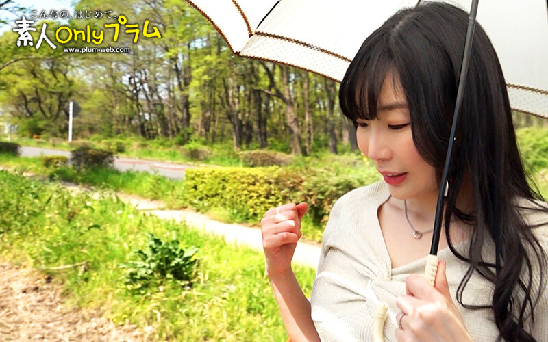 ＜素人＞ 素人わけあり熟女生中出し 真仲涼音45歳 河原に投げ捨てられ...