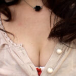 ＜素人＞ 街行く奥様に声を掛け謝礼金と騙して連れ込みエッチな悪戯でなし崩し的にハメ撮りSEX！ 『FANZA』