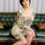 ＜素人＞ 艶やかな黒髪と肉感溢れる芳醇ボディ！ 極フェチエロ美熟女12人4時間 『FANZA』