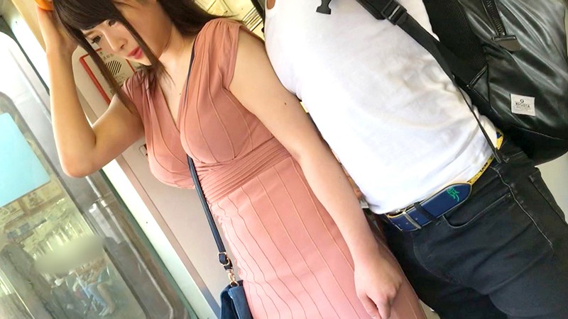 ＜素人＞ 外歩けば毎日セクハラ三昧の頼まれると断れない177cm高身長...