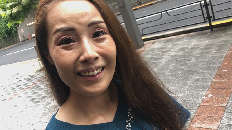 ＜素人＞ 素人人妻ナンパでセンズリ鑑賞 2 見るだけでいいんです！だか...