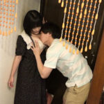 ＜素人＞ 【連続スケベ小説～第二話】コンビニで働く巨乳母娘～長女と中●しSEXしたら次女の幼いマ●コにも中●ししたくなっちゃった俺 『FANZA』