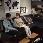 ＜素人＞ 【盗撮】某現役メジャーリーガーと素人OLが本妻のいない所で不倫SEXをしている様子を盗撮。バレない様にと静かにエッチすると思いきや、とんでもない激しい騎乗位に思わず喘いじゃう濃厚濃密中出しSEX2連戦【流出××】 『FANZA』