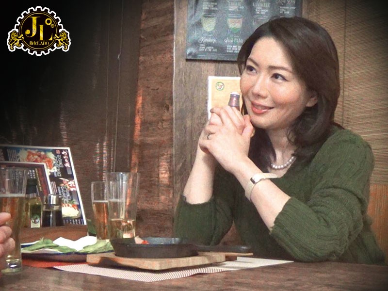 ＜素人＞ 「おばさんを酔わせてどうするつもり？」若い男女で溢れ返る相席...