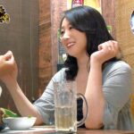 ＜素人＞ 「おばさんを酔わせてどうするつもり？」若い男女で溢れ返る相席居酒屋で一人呑みしている熟女を狙い撃ちで口説いてお持ち帰り！寂しさと欲求不満が募った素人奥さんの乾いたカラダはよく濡れる！！VOL.16 『FANZA』