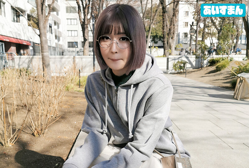 ＜素人＞ 澄ました顔していいなり淫乱ドMビッチちゃん メガネで地味でコ...