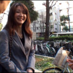 ＜素人＞ 街行く仕事中のOLさんに謝礼を餌にエッチインタビューをお願い！その気になったOLは生チ〇ポを咥え… 『FANZA』