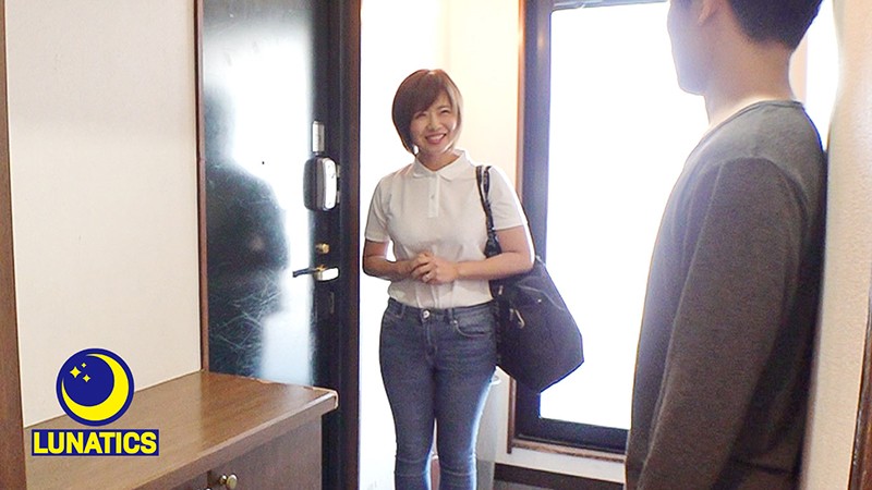 ＜素人＞ 「おばさんのおっぱいで興奮しちゃたの？」 家事代行で働く巨乳...