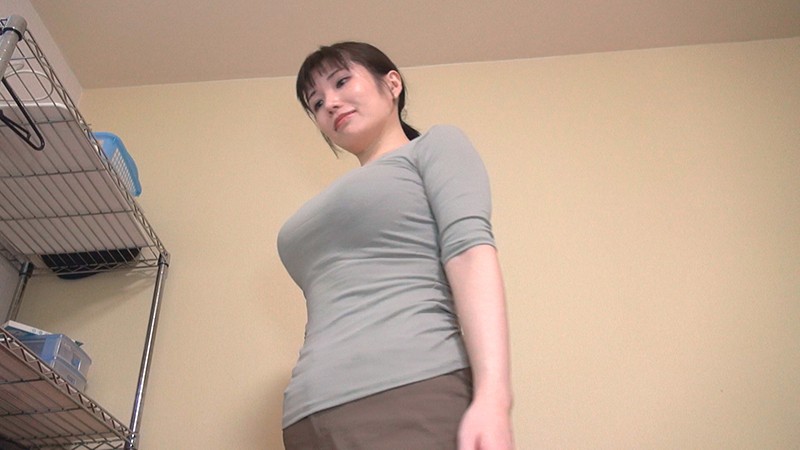 ＜素人＞ おっとりした性格のムチムチ巨乳熟女 昼間はバリキャリOLだけ...