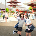 ＜素人＞ たんぽぽ☆プレゼンツ！ド田舎から東京に修学旅行で来ていたイケてる女子校生とパコパコする物語 すみれ＆ひかる編 『FANZA』