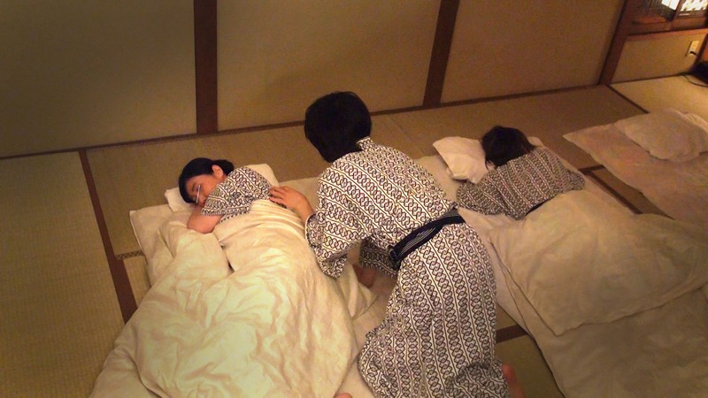 ＜素人＞ 一般男女モニタリングAV 温泉旅館で見つけた叔母・母・甥の仲...