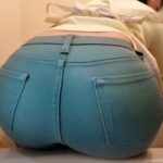 ＜素人＞ 家事代行おばさんのピタパン尻に我慢できずにバックからねじ込むデカチン即ハメ！ 2 足首をグイっと掴まれ逃げれば逃げるほど奥まで挿入ってしまうイケメンのデカチ○ポで強引にイカされるデカ尻妻！旦那では味わえない子宮直撃ピストンで火照ってしまったオマ○コに連続… 『FANZA』