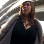 ＜素人＞ 高級住宅街の世●谷の巨乳若妻は性欲旺盛！？欲求不満！？そんな若妻にエッチな質問して巨チンをみせつけたら… 『FANZA』