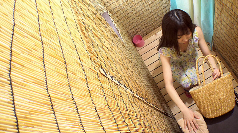 ＜素人＞ 海の家覗き見スポット ビキニ娘マン汁垂れ流しオナニー盗撮 『...