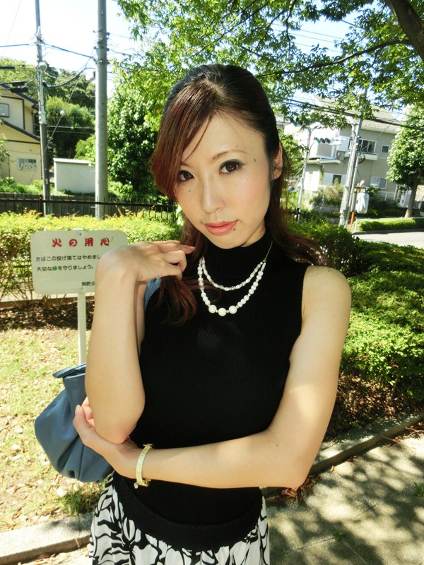 ＜素人＞ 巨乳淫乱の美脚婦人 『FANZA』