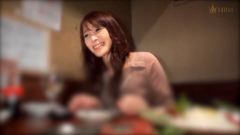 ＜素人＞ 居酒屋でナンパした専業主婦をホテルに誘い性欲全開パコリまくり...