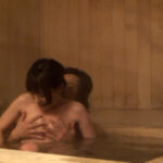 ＜素人＞ 温泉街で出会った警戒心ゼロの熟女を露天風呂付の宿に誘って混浴SEX！性欲も出会いも一期一会！ 『FANZA』