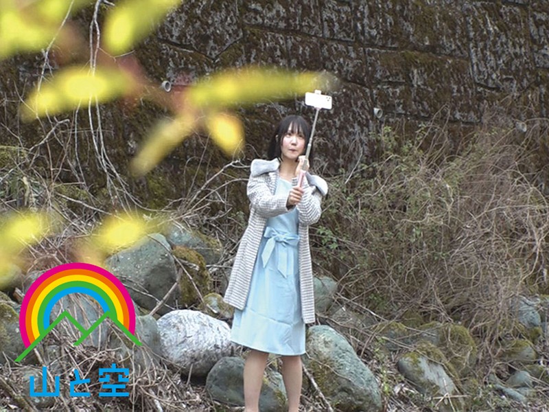 ＜素人＞ SNSで露出実況を生配信中の見せたがり露出狂に凸してみた。 ...