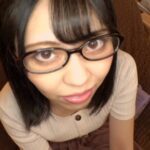 ＜素人＞ メイドカフェ店員・りりちゃん（20）は精子が大好きな変態女子 メガネ顔に大量顔射×ごっくん9飲精 『FANZA』