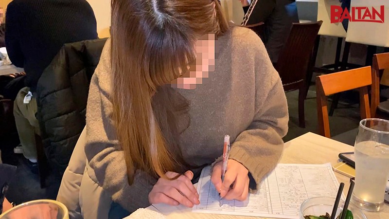 ＜素人＞ 19歳初Vデビュー！90/60/94Gカップの超性獣巨尻訳ア...