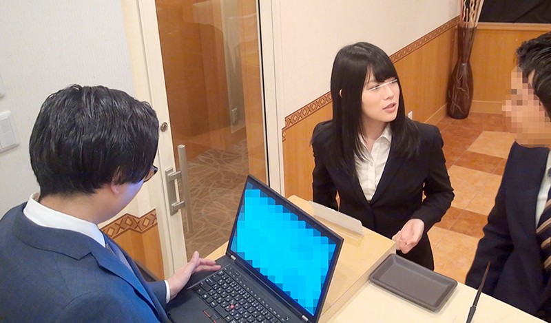 ＜素人＞ 一般男女モニタリングAV 職場の同僚ドッキリ企画 出張先のビ...