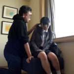 ＜素人＞ 黒髪ツインテールの美○女と個撮テイで制服コスプレ、うれしはずかし制服着衣で中出しSEX！ 『FANZA』