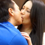 ＜素人＞ ごく普通の奥さんが豹変！？リビングで嵌めまくり本能丸出し淫乱SEX！ 『FANZA』