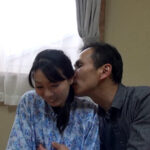 ＜素人＞ 諏訪の農家の奥さんからの応募に突撃撮影隊！農作業中の奥さんを優しく愛撫でねっとり濃厚SEX！ 『FANZA』