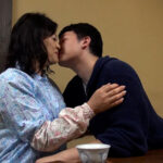 ＜素人＞ 群馬の山間部に住む美熟女さんを求めて突撃訪問！初めてのAV男優とのハメ撮りSEXを堪能する田舎熟女！ 『FANZA』