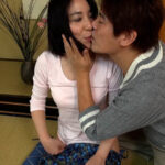 ＜素人＞ 田舎暮らしのAV好きご夫婦のNTRでAV撮影！男優のチ〇ポに快楽堕ちの本能丸出し快楽SEX！ 『FANZA』