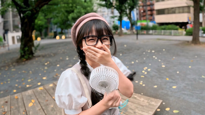 ＜素人＞ りおりお（21歳/Bカップ）【イラストを描くのが趣味な陰キャ...