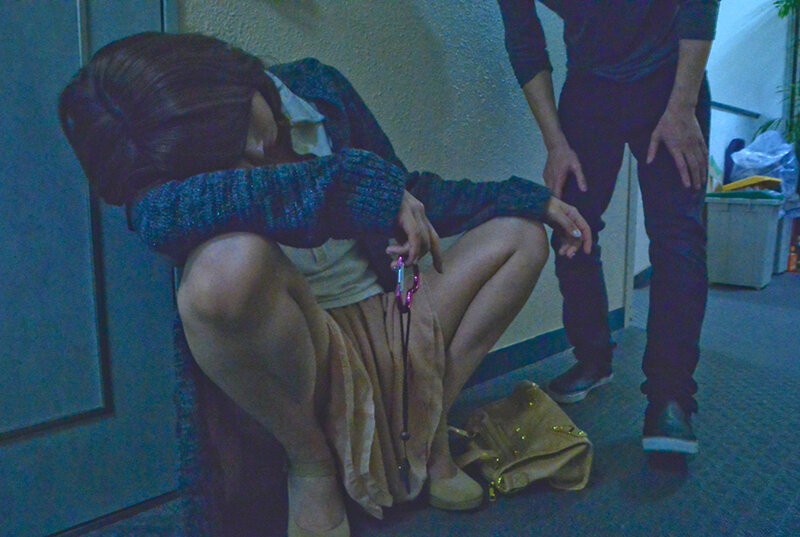 ＜素人＞ 終電逃したベロ酔いOLを連れ込んで…4時間 『FANZA』